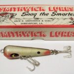 D-1000 Warhorse -DEVELS / Devils
This bait is stamped Warhorse. This is a 1/4 ounce bait and is 2 1/4" long not counting the ball weight. In contrast, the Devils Warhorse / Carrot Top is 1/3 ounce and 2 3/4" long. The nose on this lure is more rounded than the Carrot Top. This bait is color: #13 Silver Shiner. The 1 box is stamped: D 1013 . Devels Warhorse.These have been found stamped Devils Warhorse.